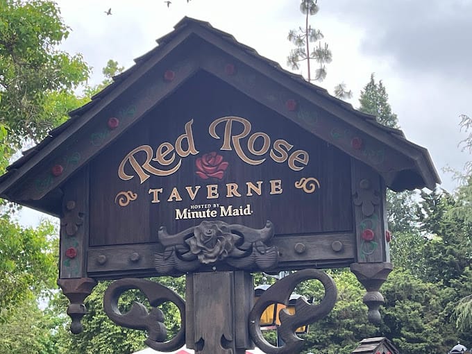 Red Rose Taverne plant based breakfast review at Disneyland Park